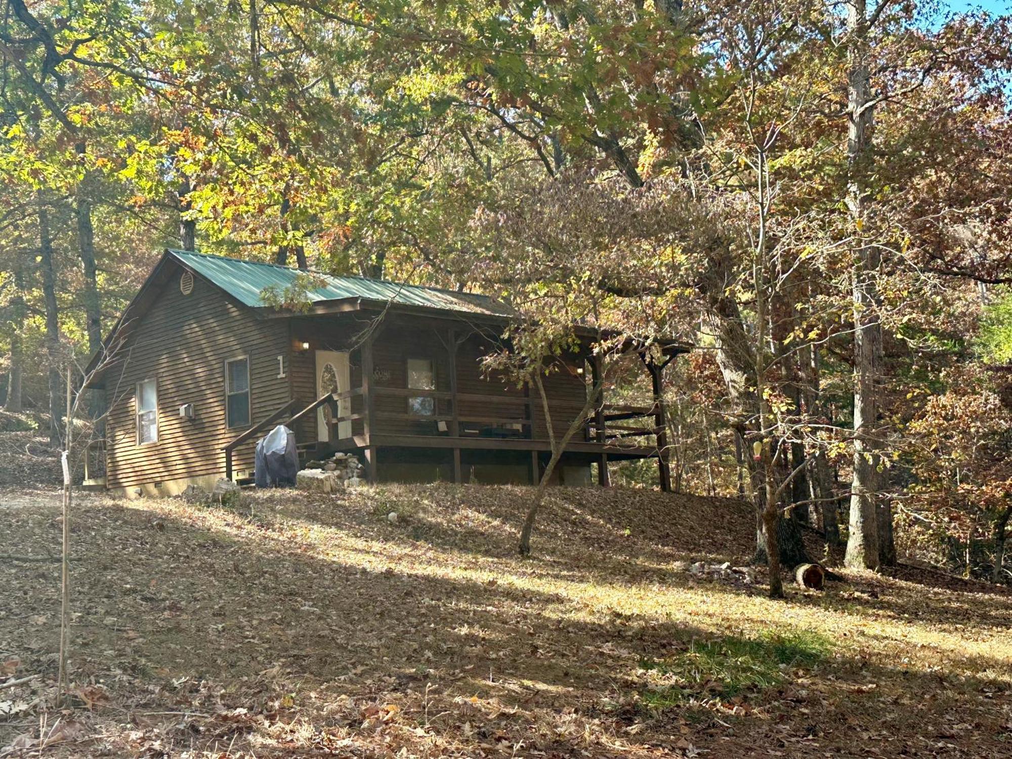 יוריקה ספרינגס Cedar Creek Cabins #1 - Giant Spa Tub, Large Wooded Porch, Full Kitchen, 1 Bedroom מראה חיצוני תמונה