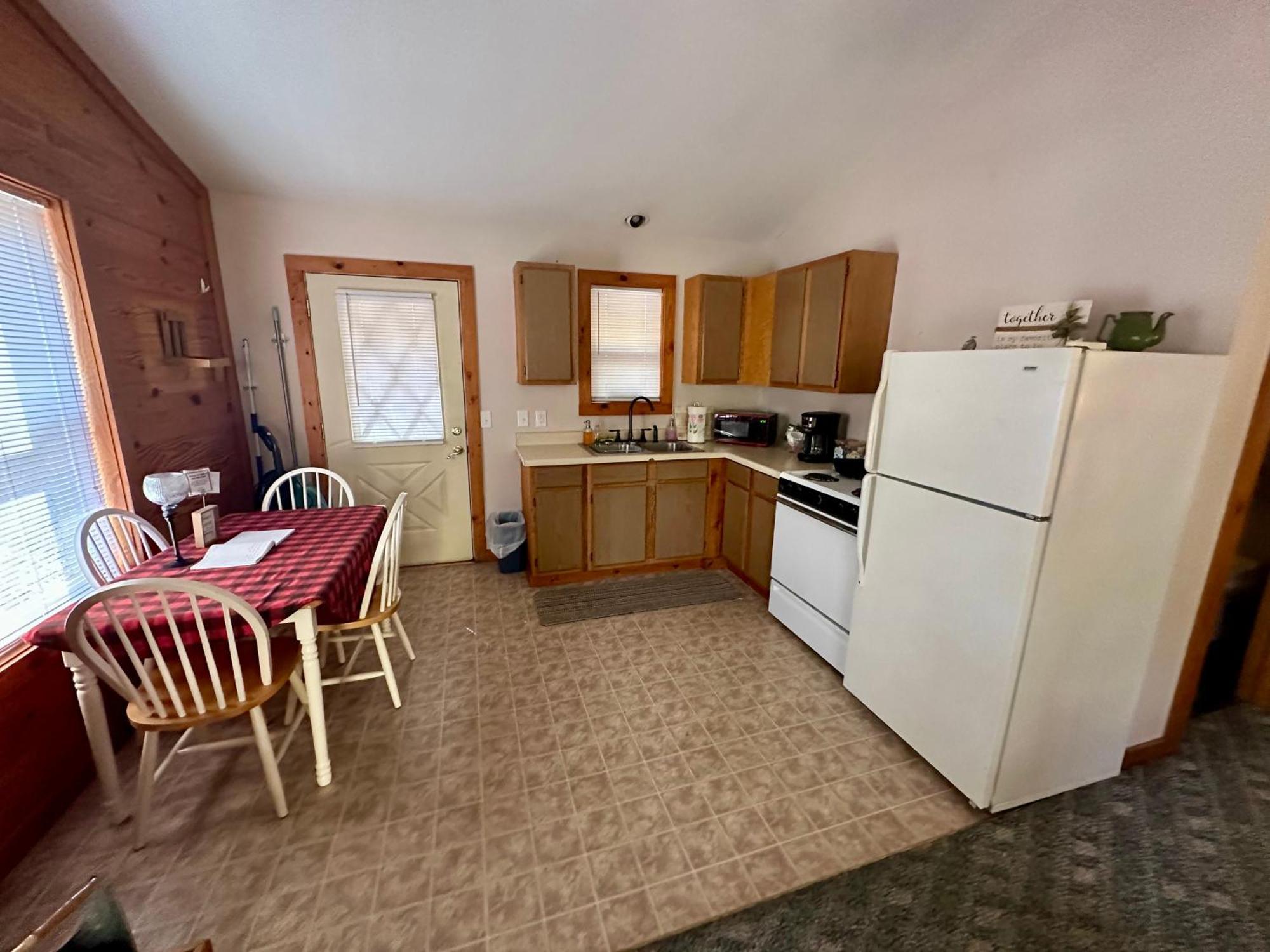יוריקה ספרינגס Cedar Creek Cabins #1 - Giant Spa Tub, Large Wooded Porch, Full Kitchen, 1 Bedroom מראה חיצוני תמונה